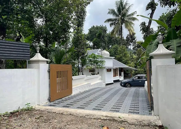 4 Acre Woods Farm Stay Munnar