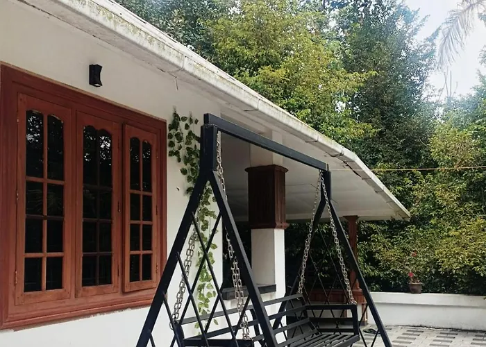 4 Acre Woods Farm Stay Munnar